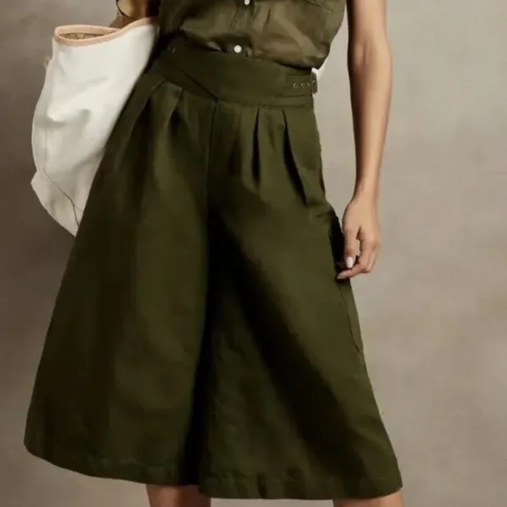 Banana Republic Olive Green Explorer Culottes Shorts Pleated Pockets
